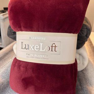 Berkshire Life Luxe Loft Twin Plush Throw Blanket